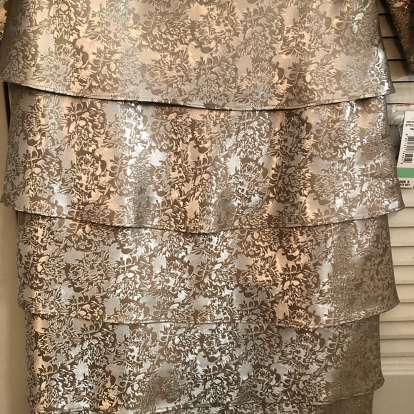 Beautiful NWT brocade jacket and gold layered dress with jeweled waist. Size 8. - Picture 10 of 15